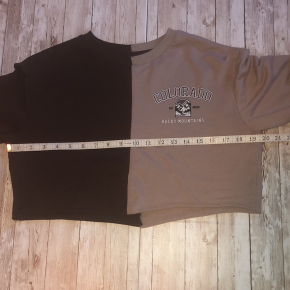 “Refuge” brand, color-block, cropped Colorado Rocky Mtns graphic top -jr sz S - Picture 7 of 8